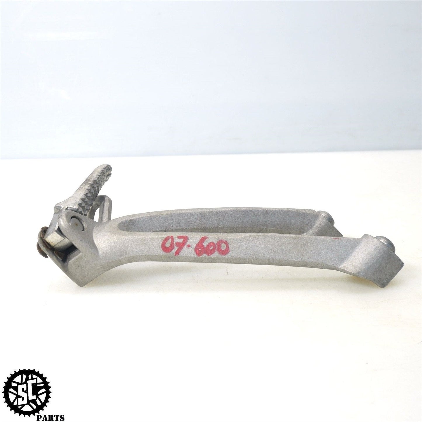 2007 SUZUKI GSXR 600 REAR RIGHT PASSENGER FOOT PEG S72