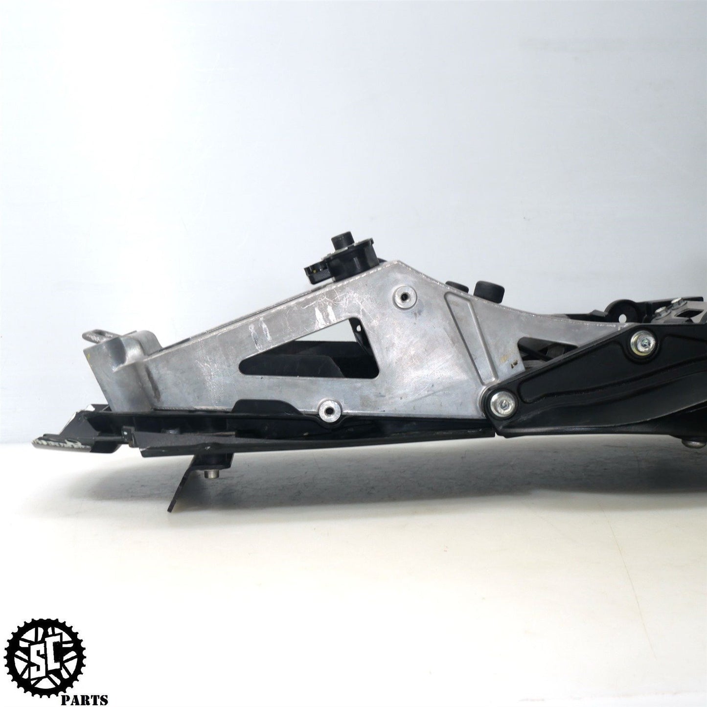 07 08 SUZUKI GSXR 1000 REAR SUB FRAME TAIL S57