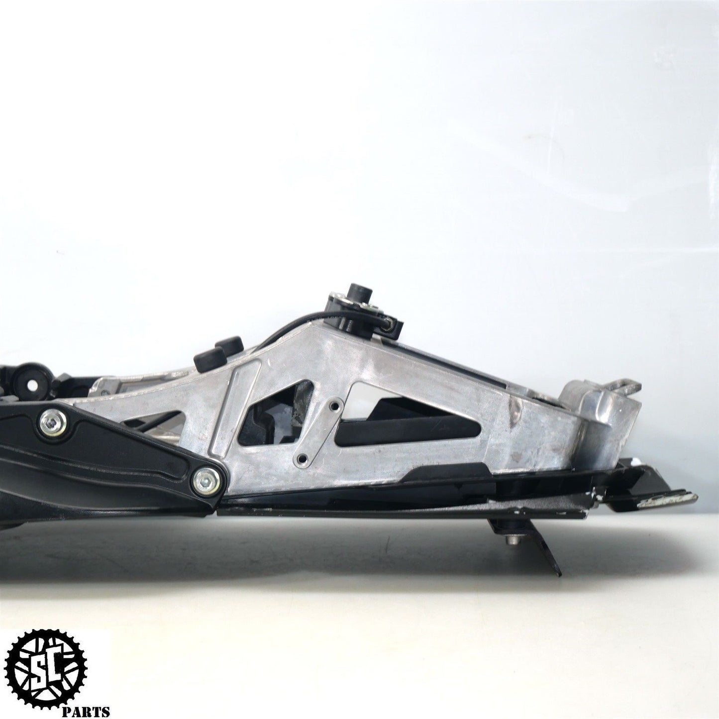 07 08 SUZUKI GSXR 1000 REAR SUB FRAME TAIL S57
