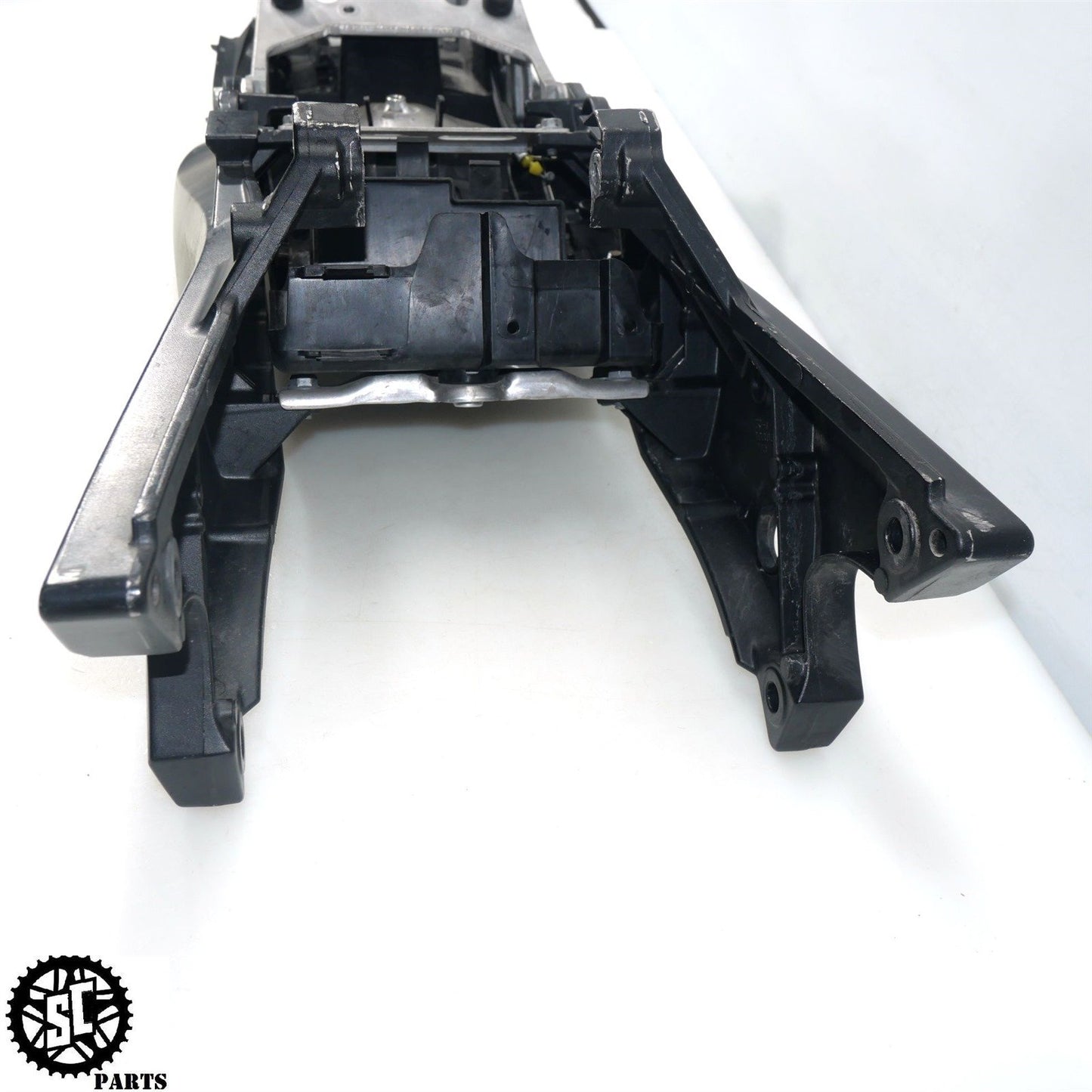 07 08 SUZUKI GSXR 1000 REAR SUB FRAME TAIL S57