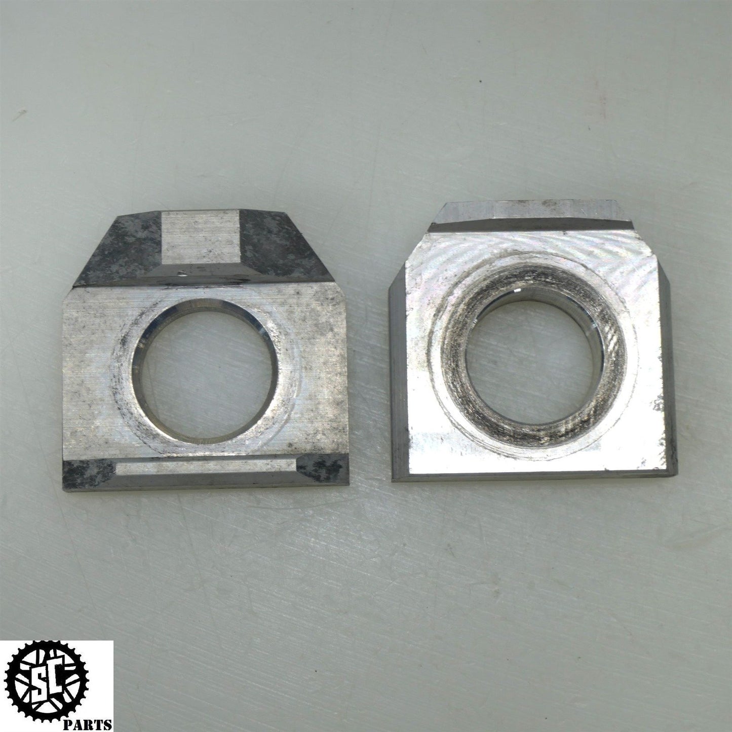 20-23 SUZUKI GSXR 600 750 REAR AXLE BLOCKS CHAIN ADJUSTER S58