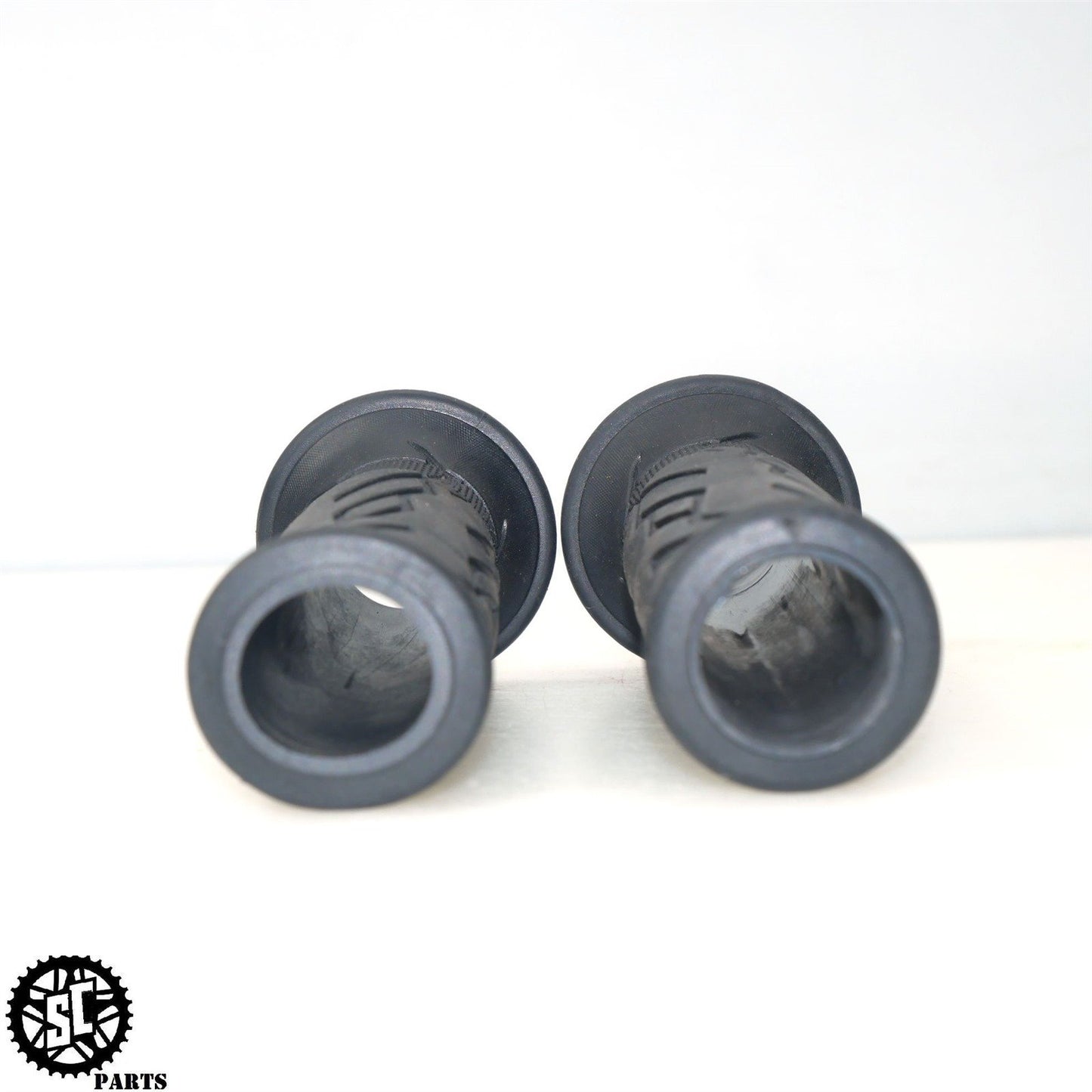 20-23 SUZUKI GSXR 600 750 THROTTLE TUBE HANDLEBAR GRIP S58