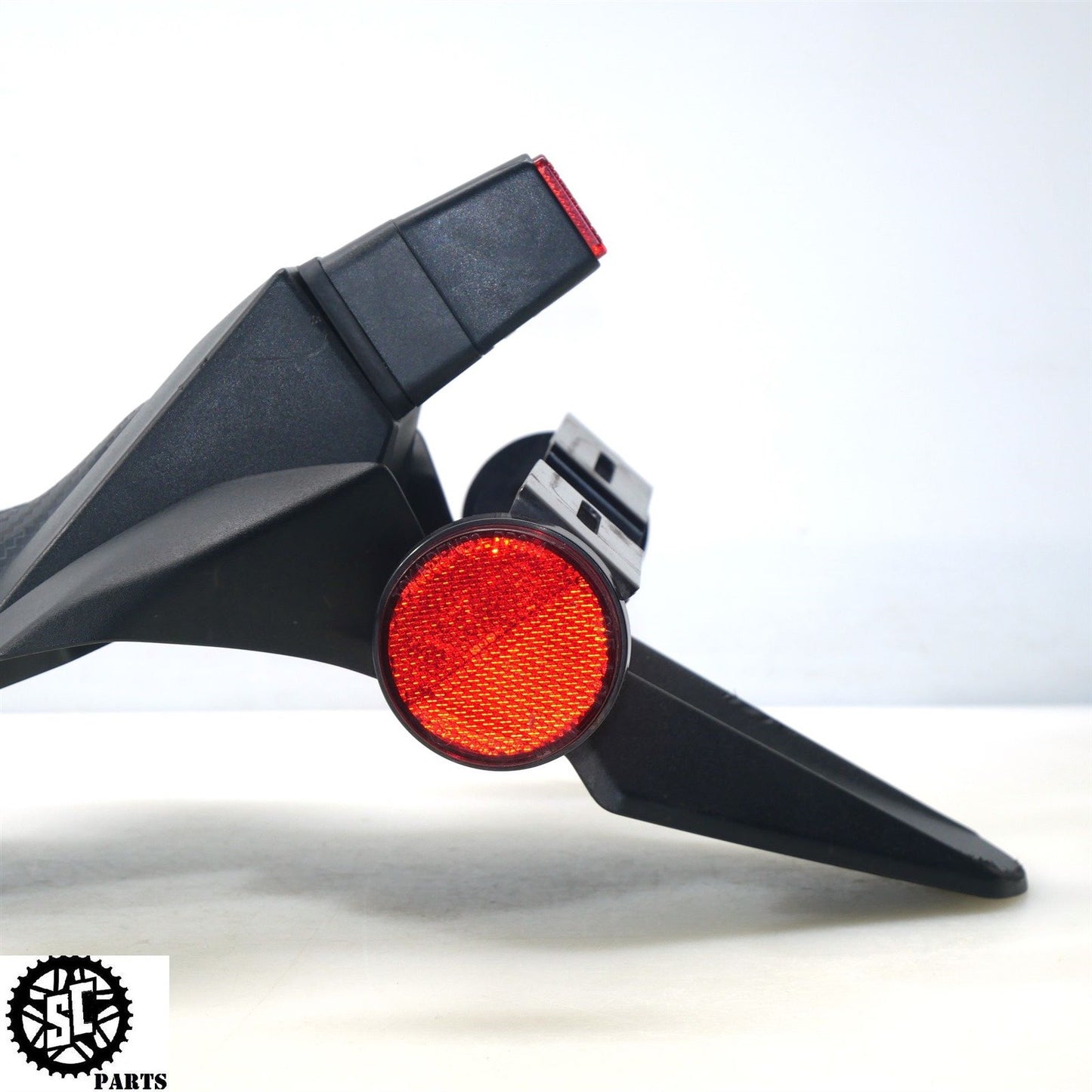 20-23 SUZUKI GSXR 600 750 REAR FENDER LICENSE PLATE MOUNT MUD GUARD S58