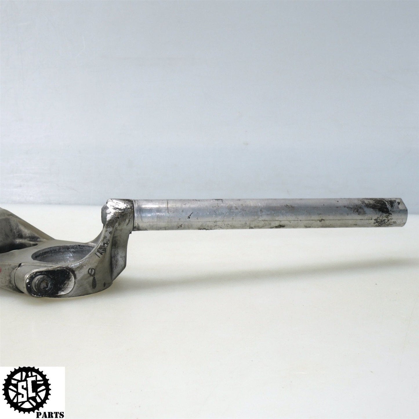 21-23 APRILIA RS660 UPPER TRIPLE TREE CLIP ON LEFT RIGHT 2B005253 A08