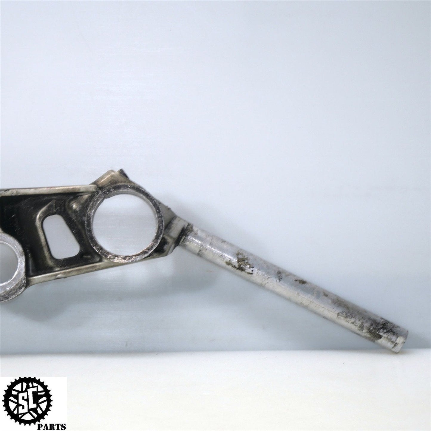 21-23 APRILIA RS660 UPPER TRIPLE TREE CLIP ON LEFT RIGHT 2B005253 A08
