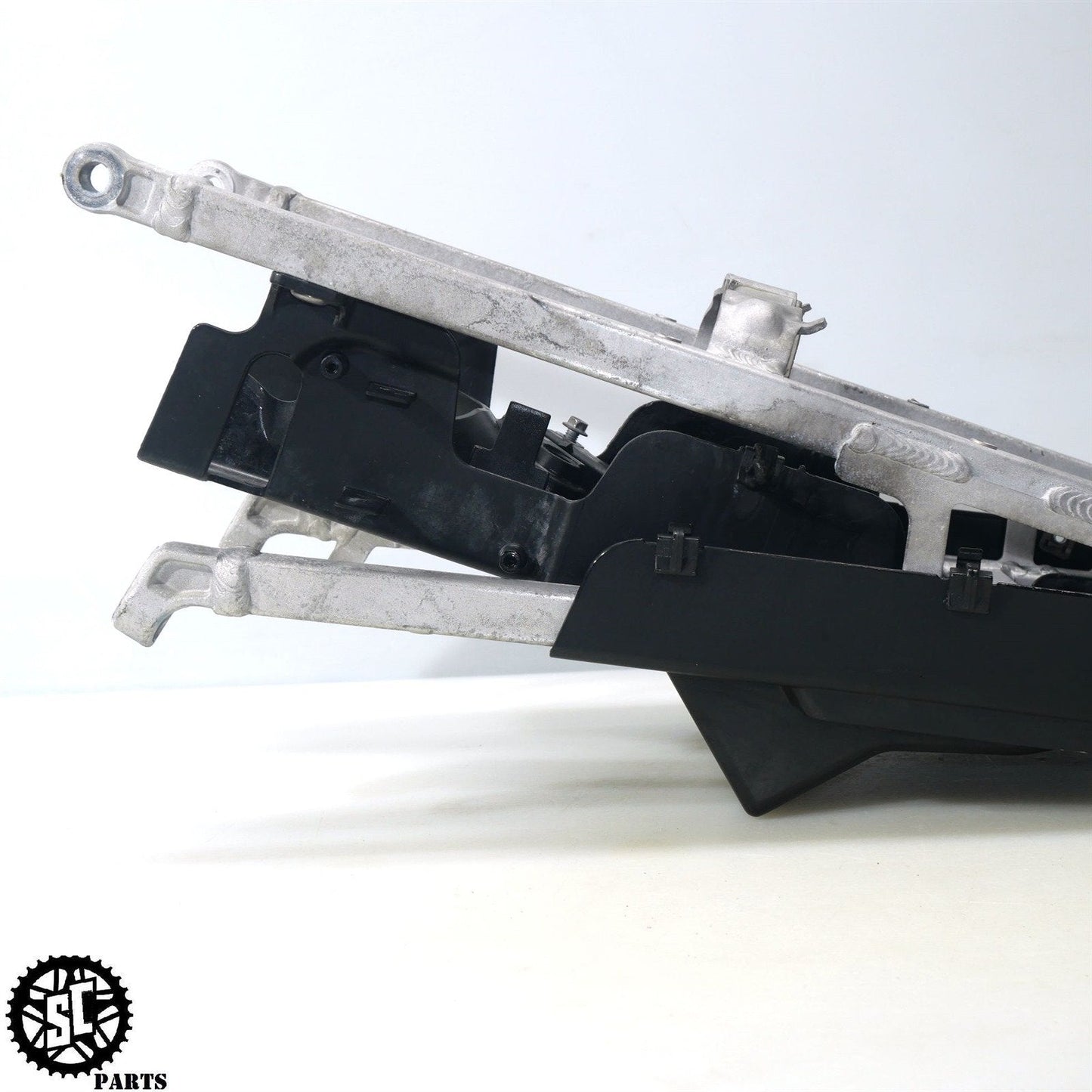 21-23 APRILIA RS660 REAR SUBFRAME TAIL BATTERY TRAY 2B008726 A08