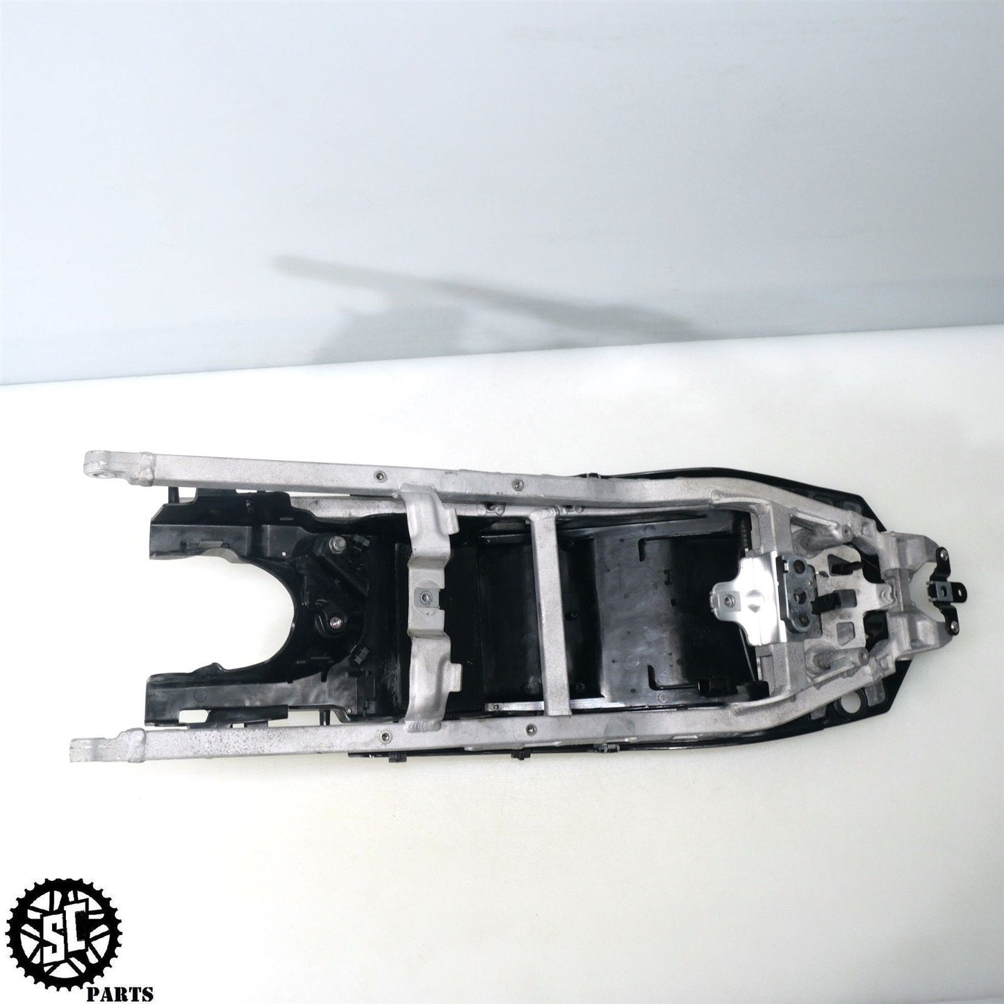 21-23 APRILIA RS660 REAR SUBFRAME TAIL BATTERY TRAY 2B008726 A08