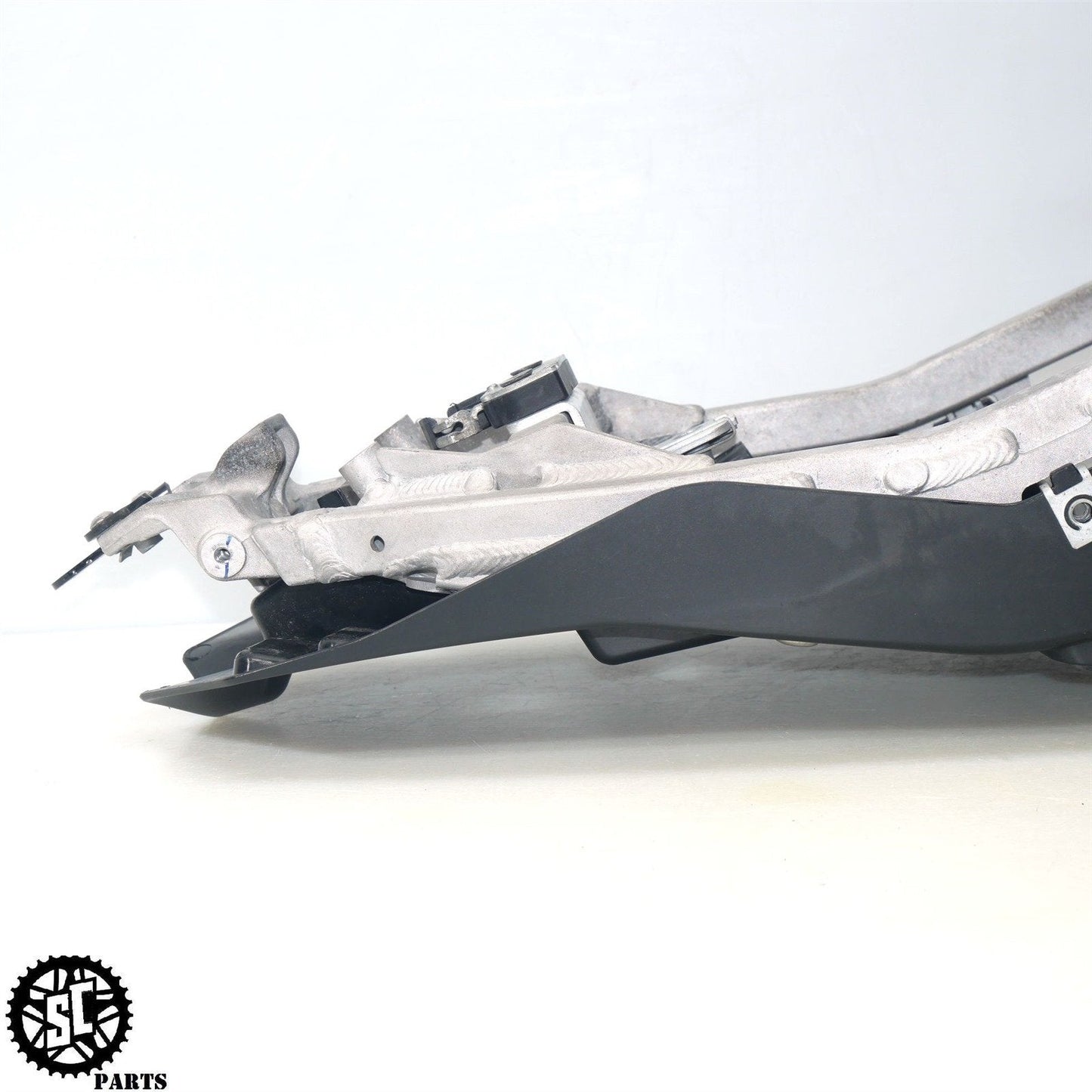 21-23 APRILIA RS660 REAR SUBFRAME TAIL BATTERY TRAY 2B008726 A08