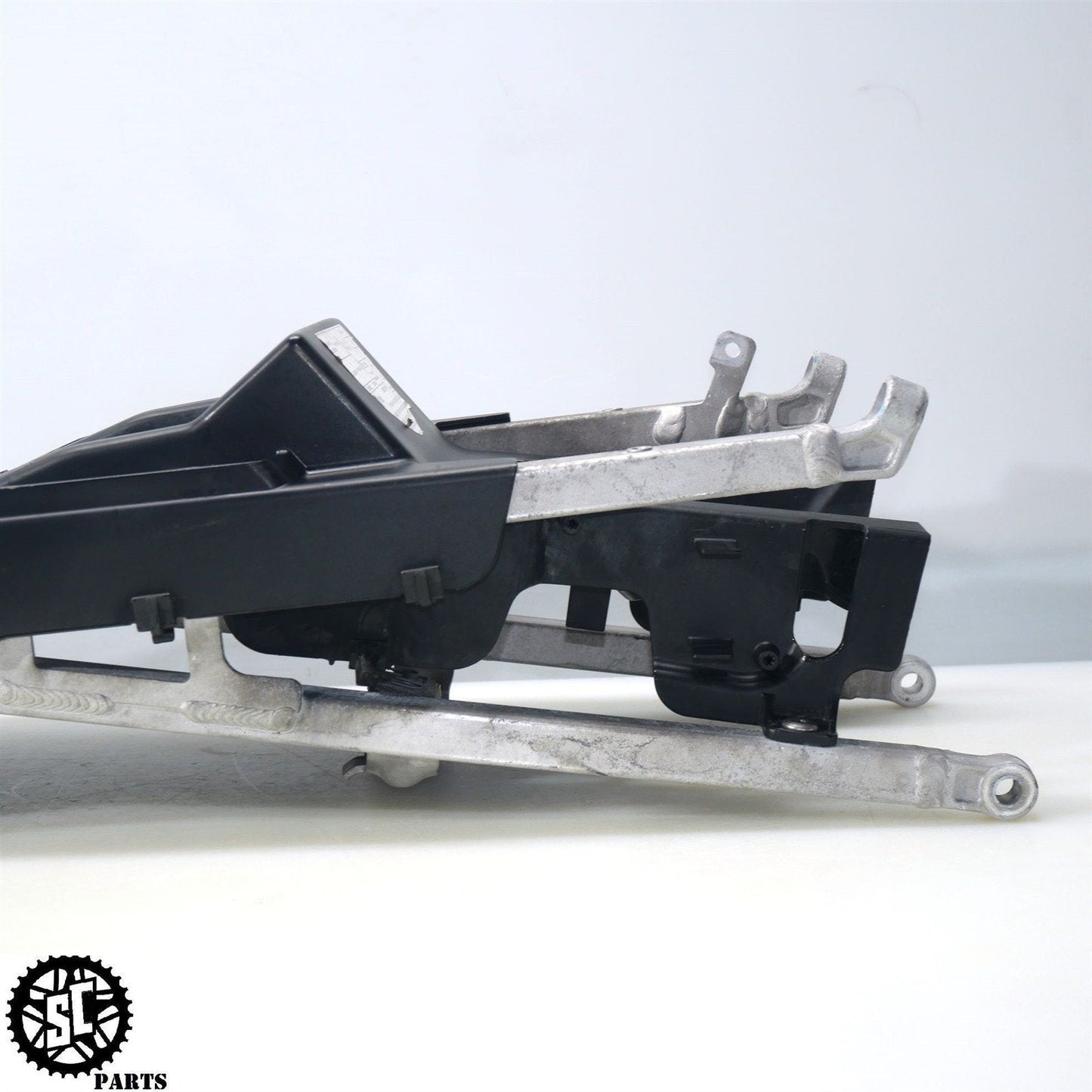 21-23 APRILIA RS660 REAR SUBFRAME TAIL BATTERY TRAY 2B008726 A08