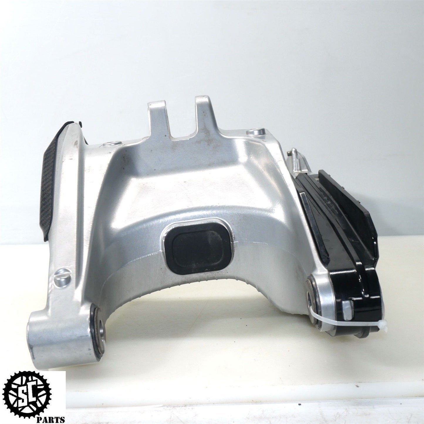 21-23 APRILIA RS660 REAR SWINGARM 2B007756 A08