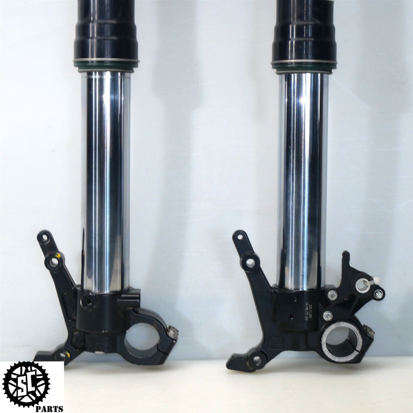 2010 KTM 990 ADVENTURE R FRONT FORK TUBE AIR VALVE 48600872S1 48600873S1 KT10
