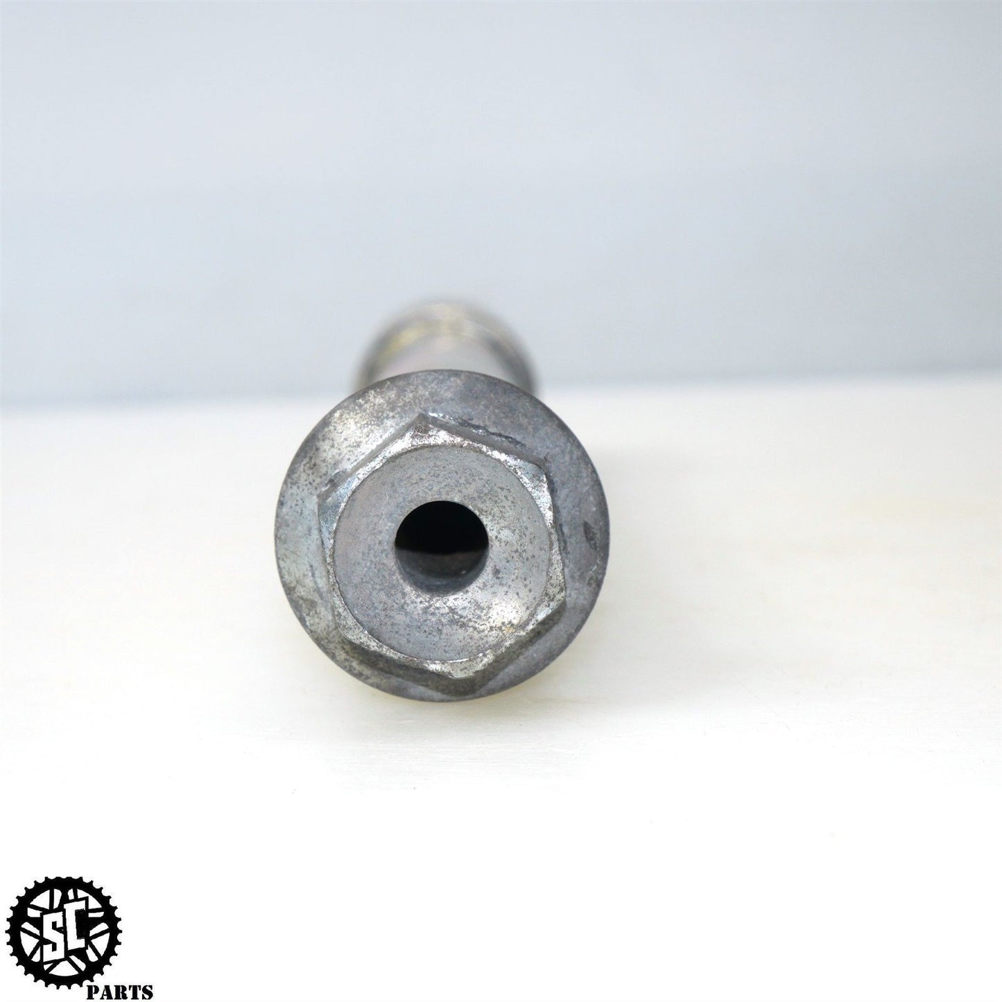 07 08 SUZUKI GSXR 1000 FRONT AXLE BOLT S73