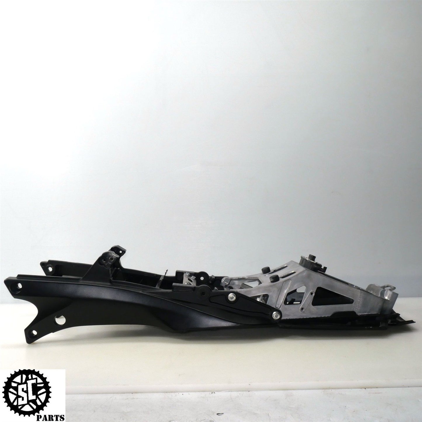 07 08 SUZUKI GSXR 1000 REAR SUBFRAME BACK TAIL FRAME S73