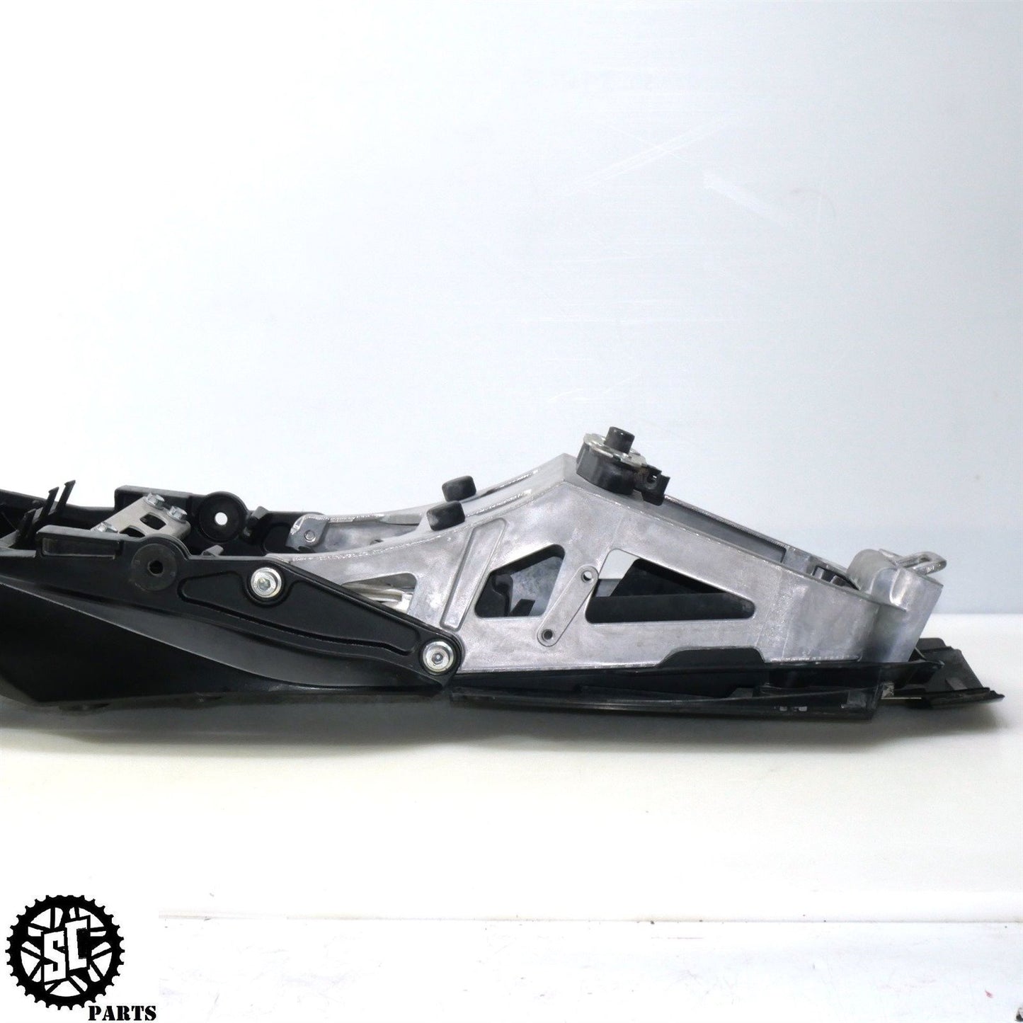07 08 SUZUKI GSXR 1000 REAR SUBFRAME BACK TAIL FRAME S73