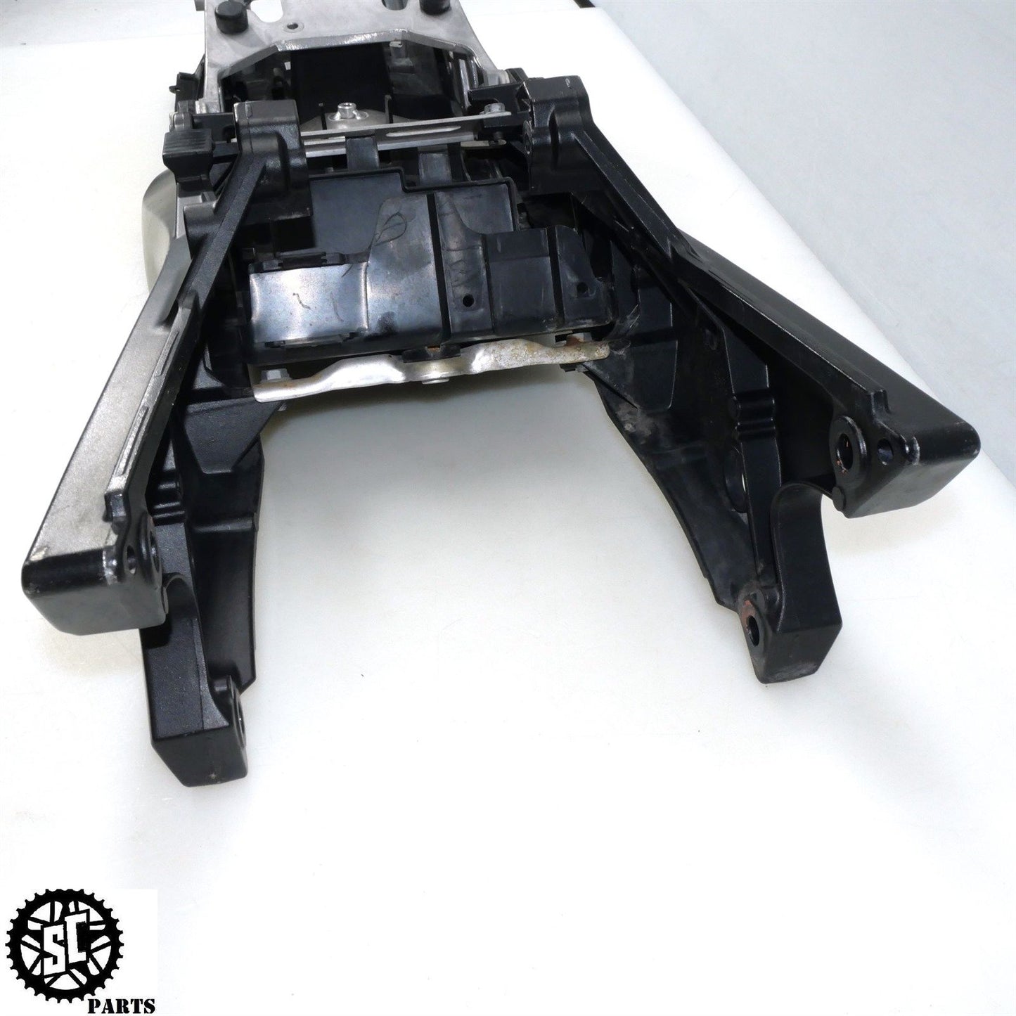 07 08 SUZUKI GSXR 1000 REAR SUBFRAME BACK TAIL FRAME S73