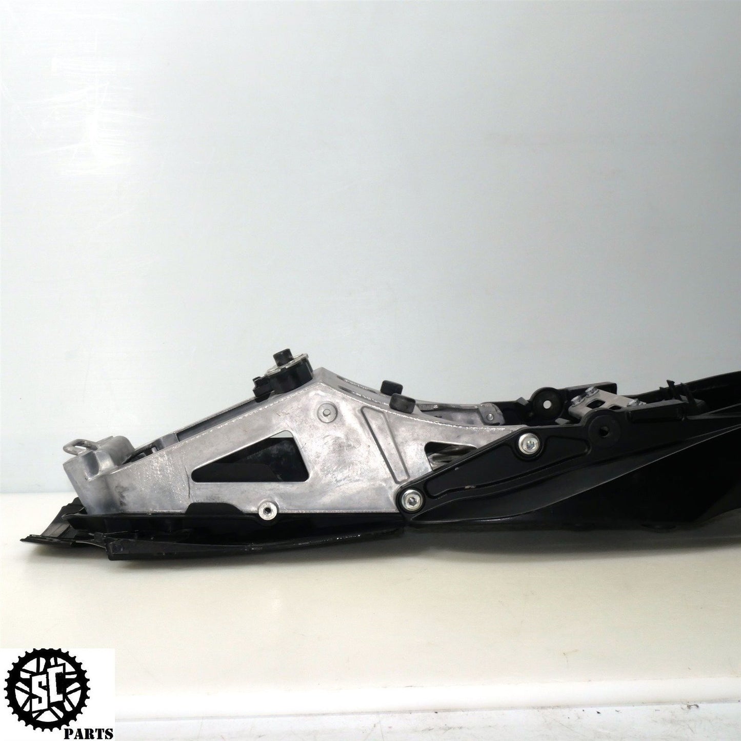 07 08 SUZUKI GSXR 1000 REAR SUBFRAME BACK TAIL FRAME S73