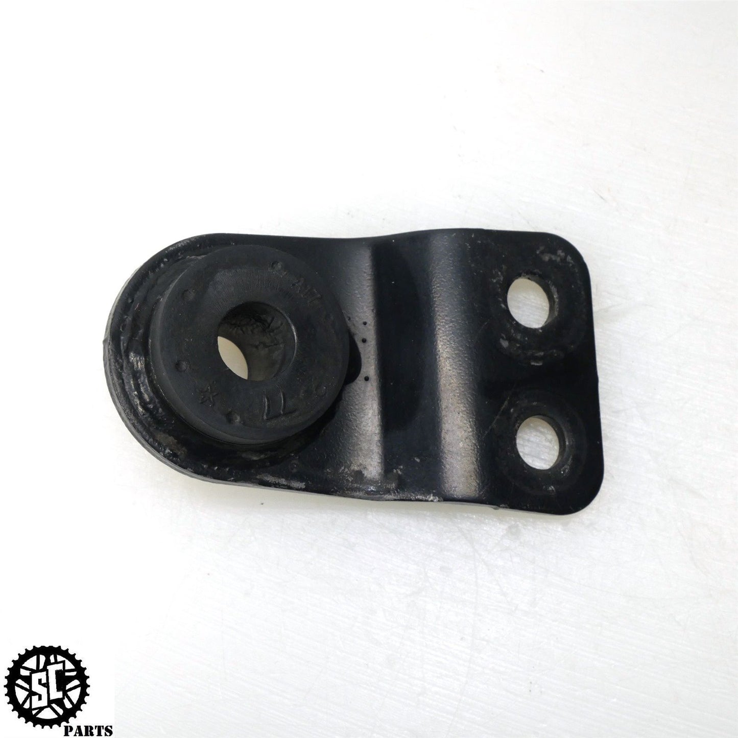 08 09 SUZUKI GSXR 600 EXHAUST MID PIPE HANGER BRACKET S45