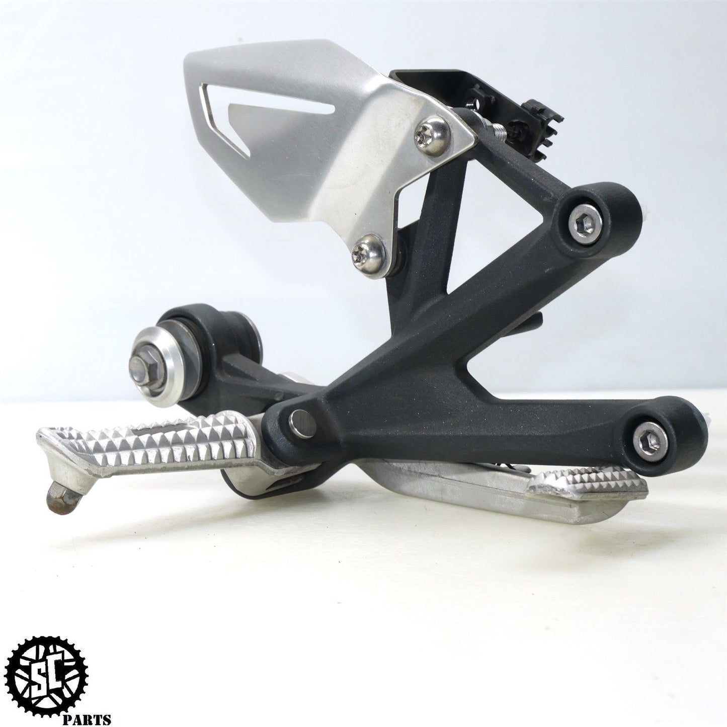 2013-2017 TRIUMPH DAYTONA 675 RIGHT REARSET FRONT FOOT PEG BRAKE PEDAL T31