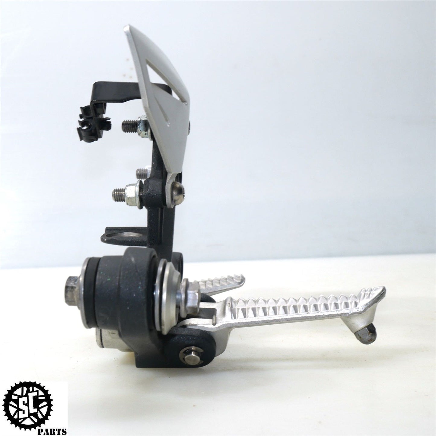 2013-2017 TRIUMPH DAYTONA 675 RIGHT REARSET FRONT FOOT PEG BRAKE PEDAL T31