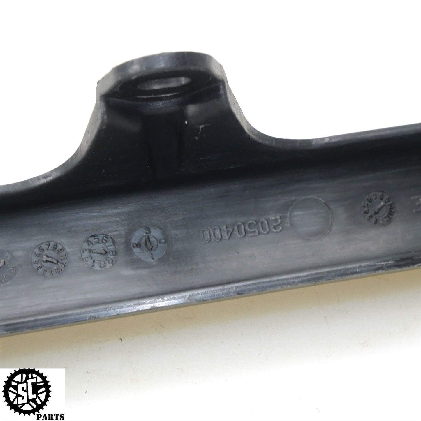 13-17 TRIUMPH DAYTONA 675 R CHAIN GUARD T2050400 T31