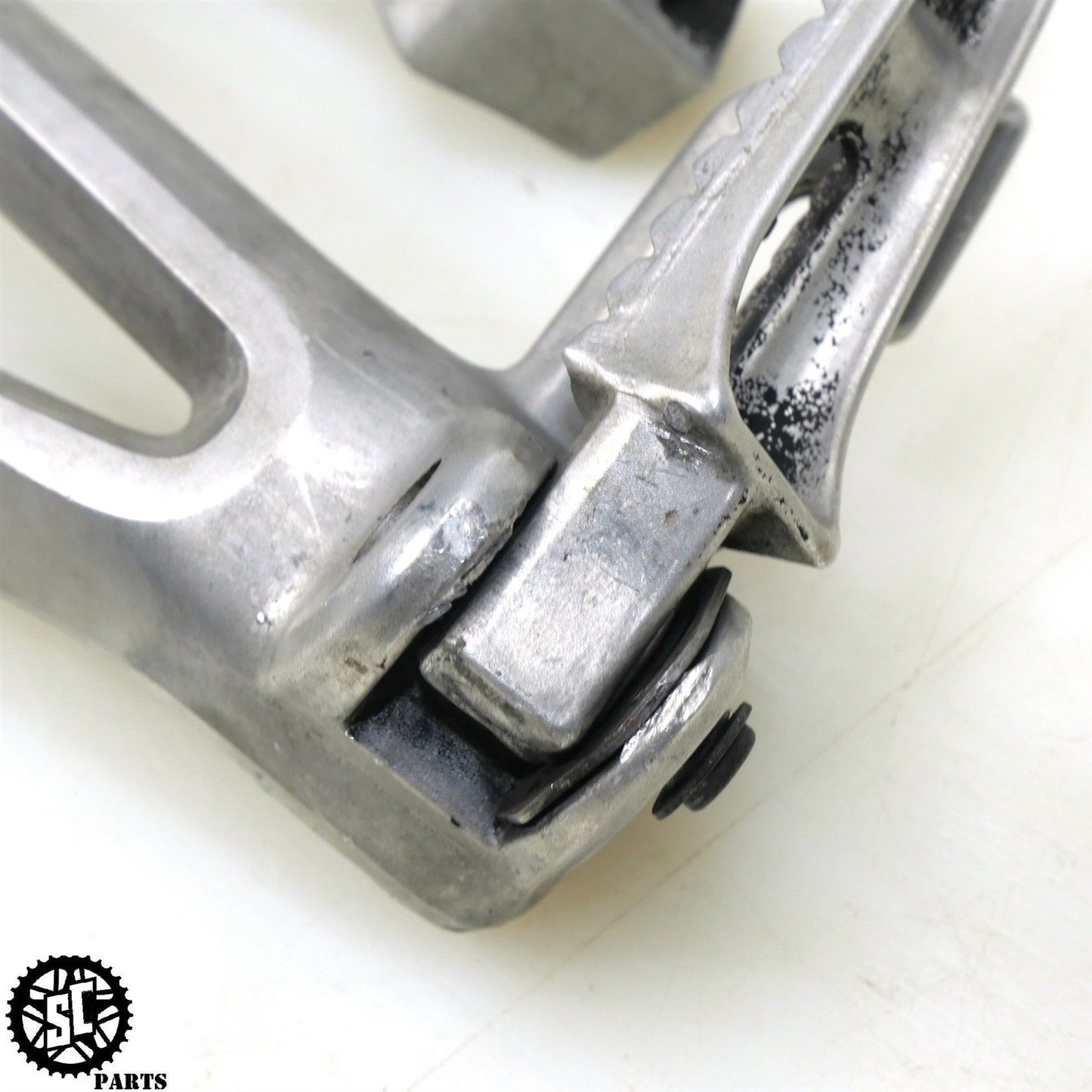 2007 SUZUKI GSXR 600 REAR PASSENGER BACK PEGS S71