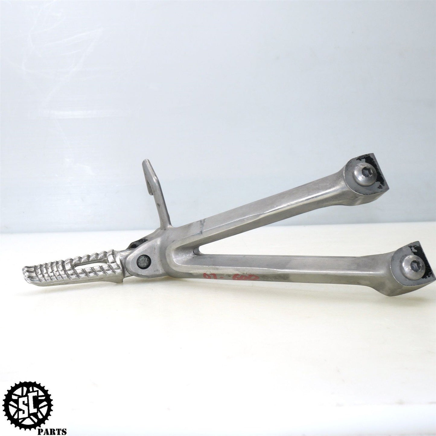 2007 SUZUKI GSXR 600 REAR PASSENGER BACK PEGS S71