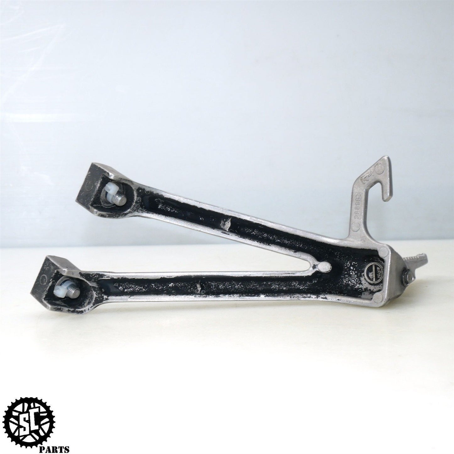 2007 SUZUKI GSXR 600 REAR PASSENGER BACK PEGS S71