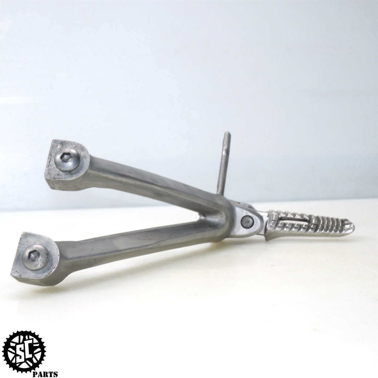 2007 SUZUKI GSXR 600 REAR PASSENGER BACK PEGS S71