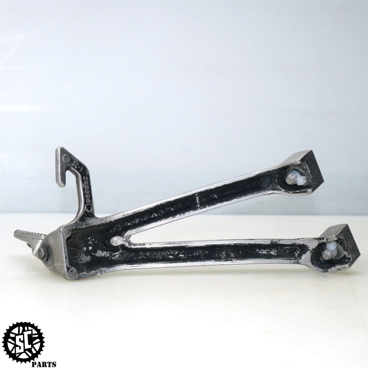 2007 SUZUKI GSXR 600 REAR PASSENGER BACK PEGS S71