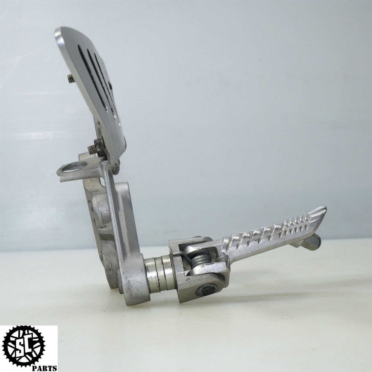 2008 SUZUKI GSXR 1000 RIGHT REARSET FOOT PEG BRACKET S50