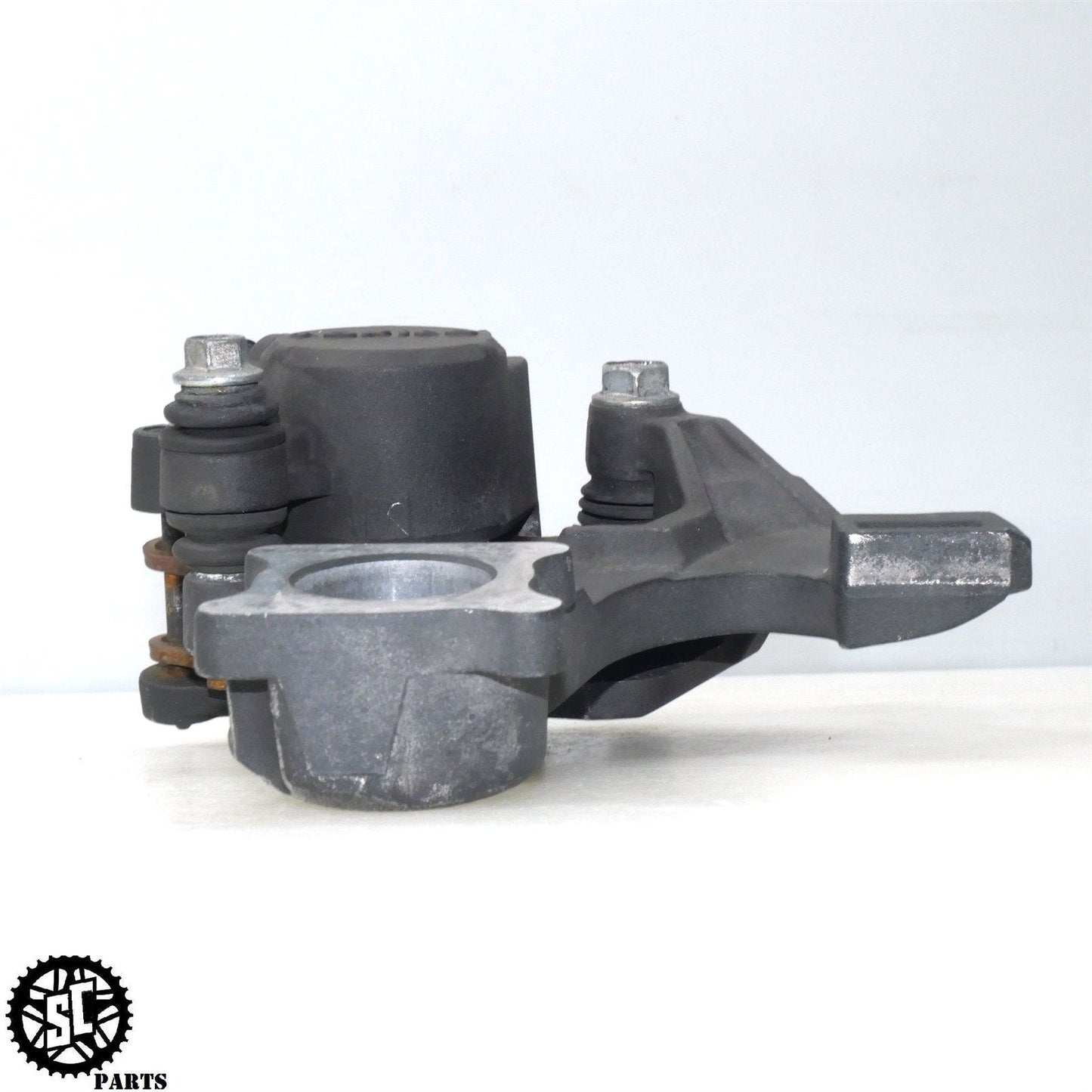 2008 SUZUKI GSXR 1000 REAR BRAKE CALIPER BRACKET S50
