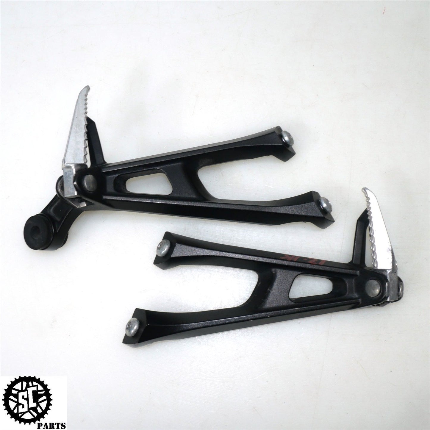 2012-2016 SUZUKI GSXR 1000 REAR PASSENGER FOOT PEGS S60