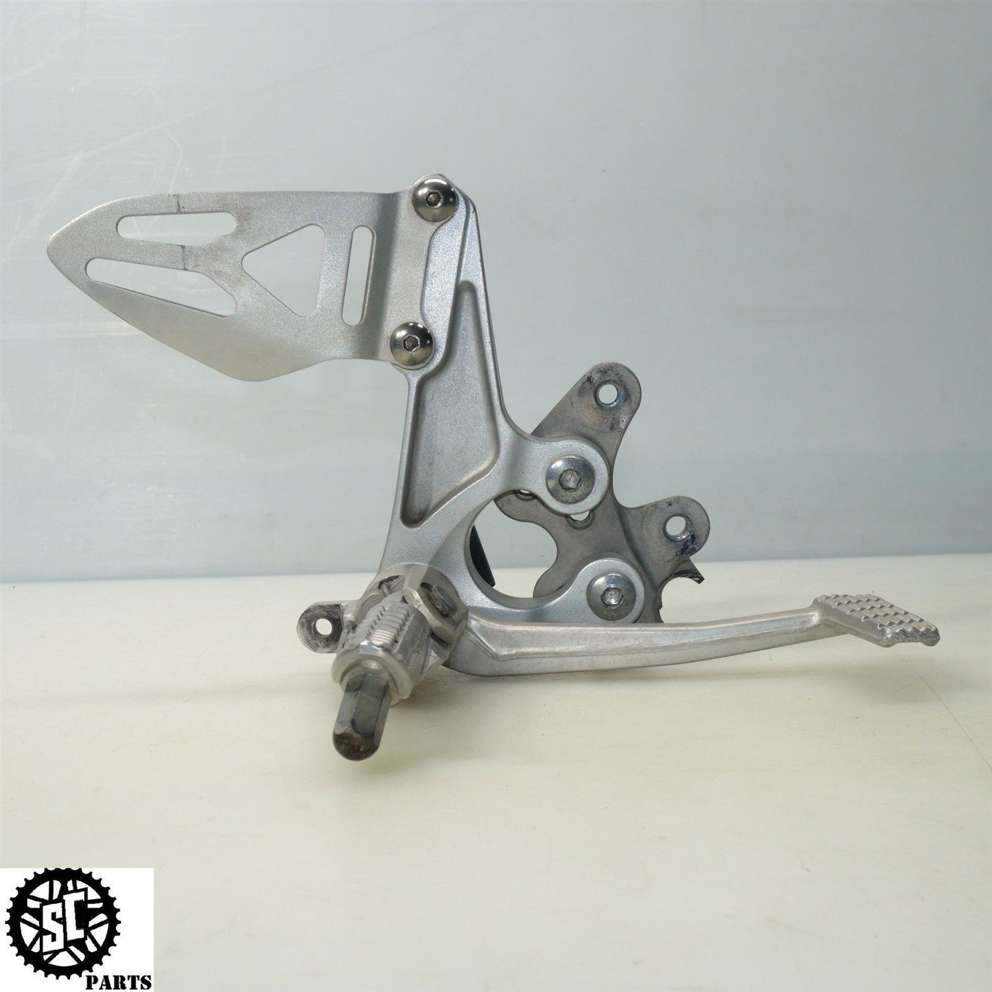 2012 SUZUKI GSXR 1000 RIGHT REARSET FRONT PEG BRAKE PEDAL 60