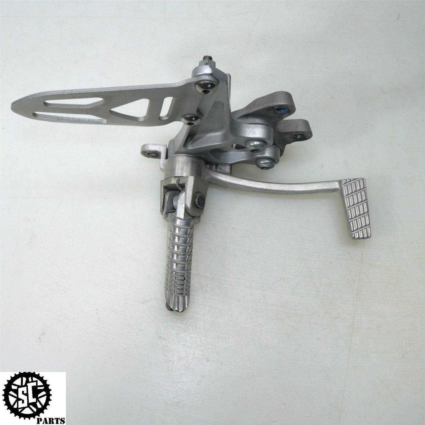 2012 SUZUKI GSXR 1000 RIGHT REARSET FRONT PEG BRAKE PEDAL 60