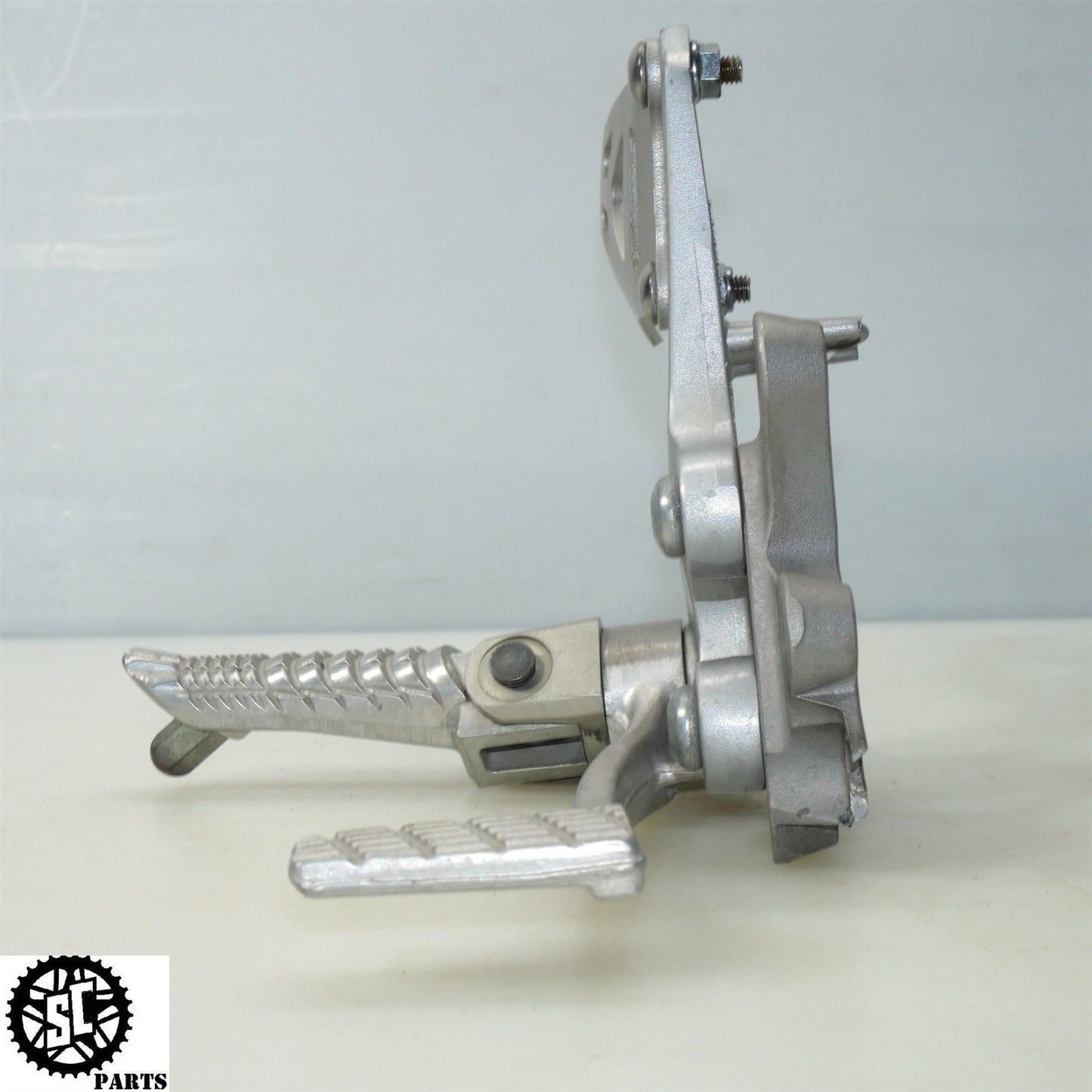 2012 SUZUKI GSXR 1000 RIGHT REARSET FRONT PEG BRAKE PEDAL 60