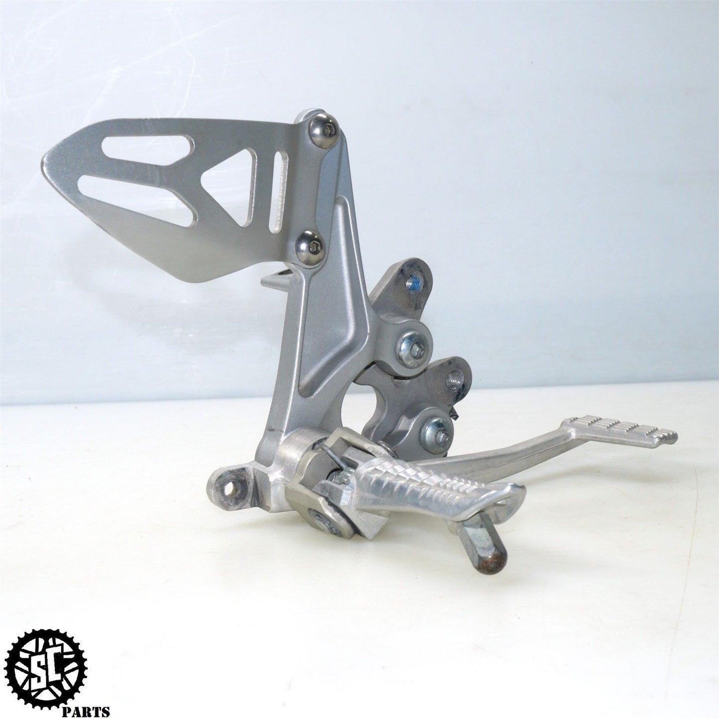 2012 SUZUKI GSXR 1000 RIGHT REARSET FRONT PEG BRAKE PEDAL 60
