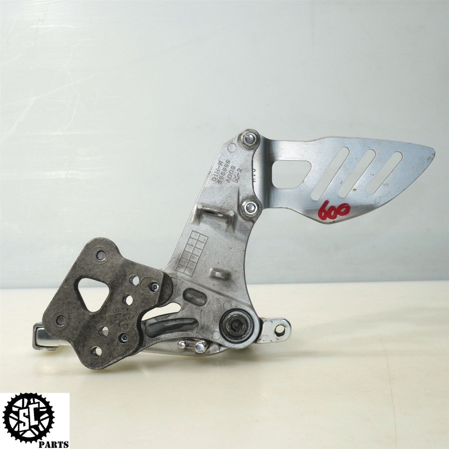 2008 SUZUKI GSXR 600 RIGHT REARSET PEG BRACKET BRAKE PEDAL S54