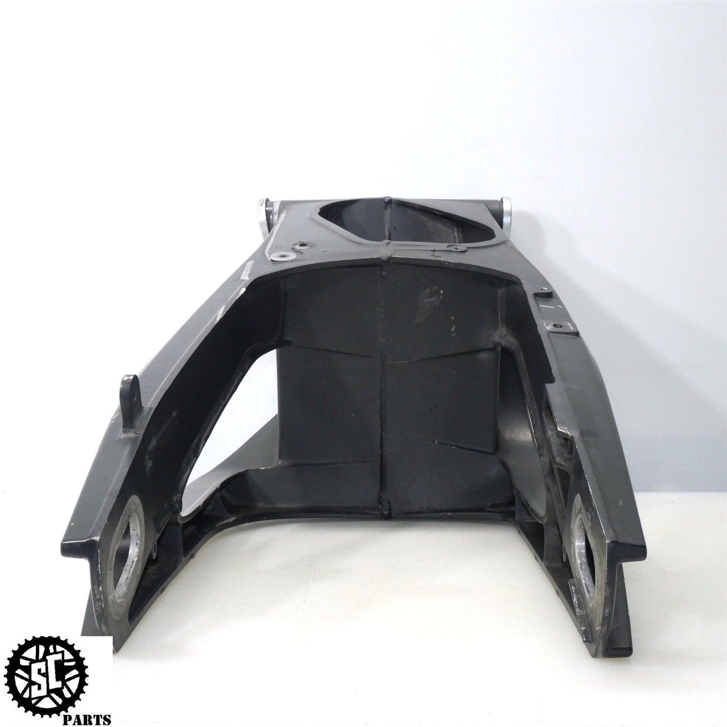 2004 05 06 YAMAHA YZF R1 REAR SWINGARM Y02