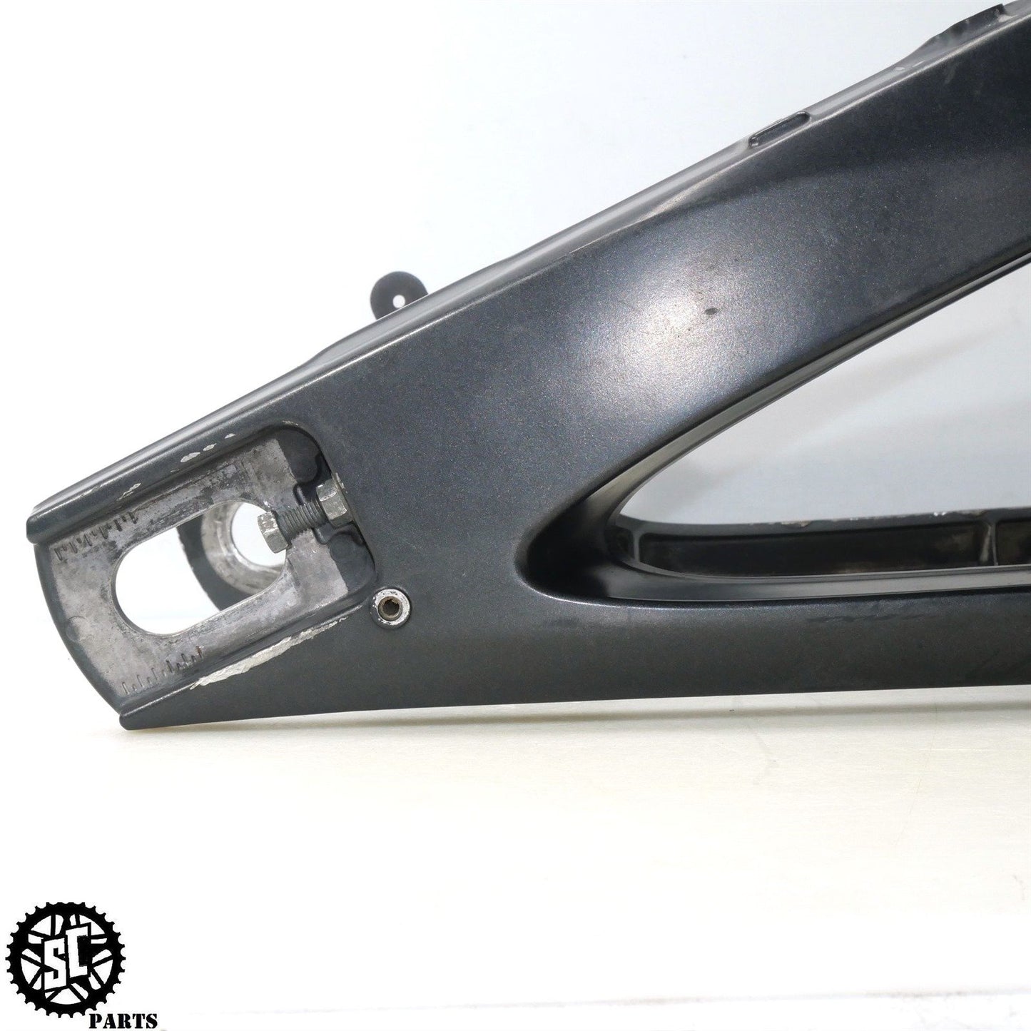 2004 05 06 YAMAHA YZF R1 REAR SWINGARM Y02