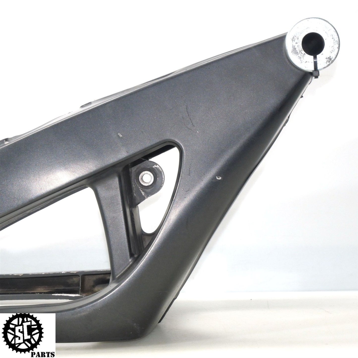 2004 05 06 YAMAHA YZF R1 REAR SWINGARM Y02