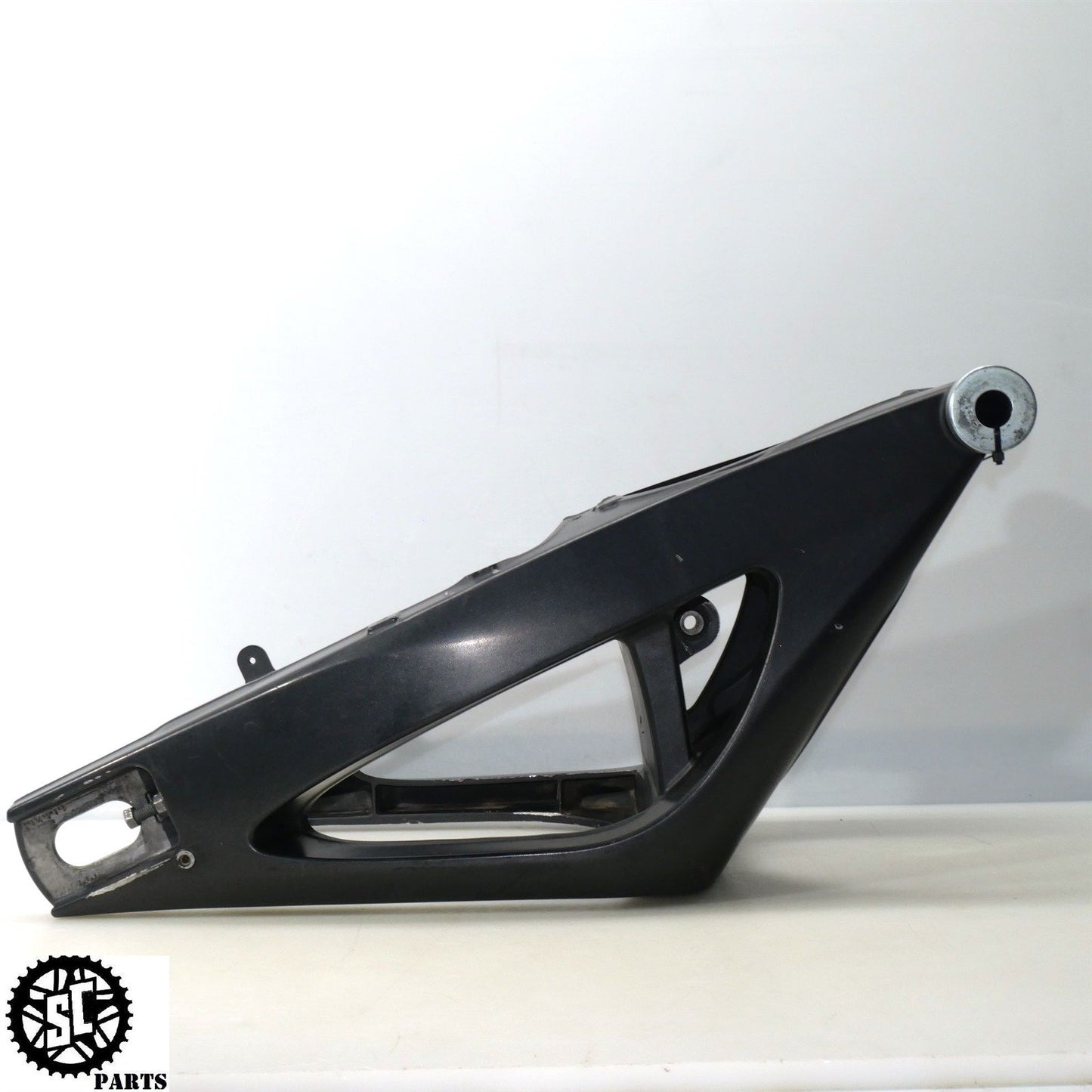 2004 05 06 YAMAHA YZF R1 REAR SWINGARM Y02