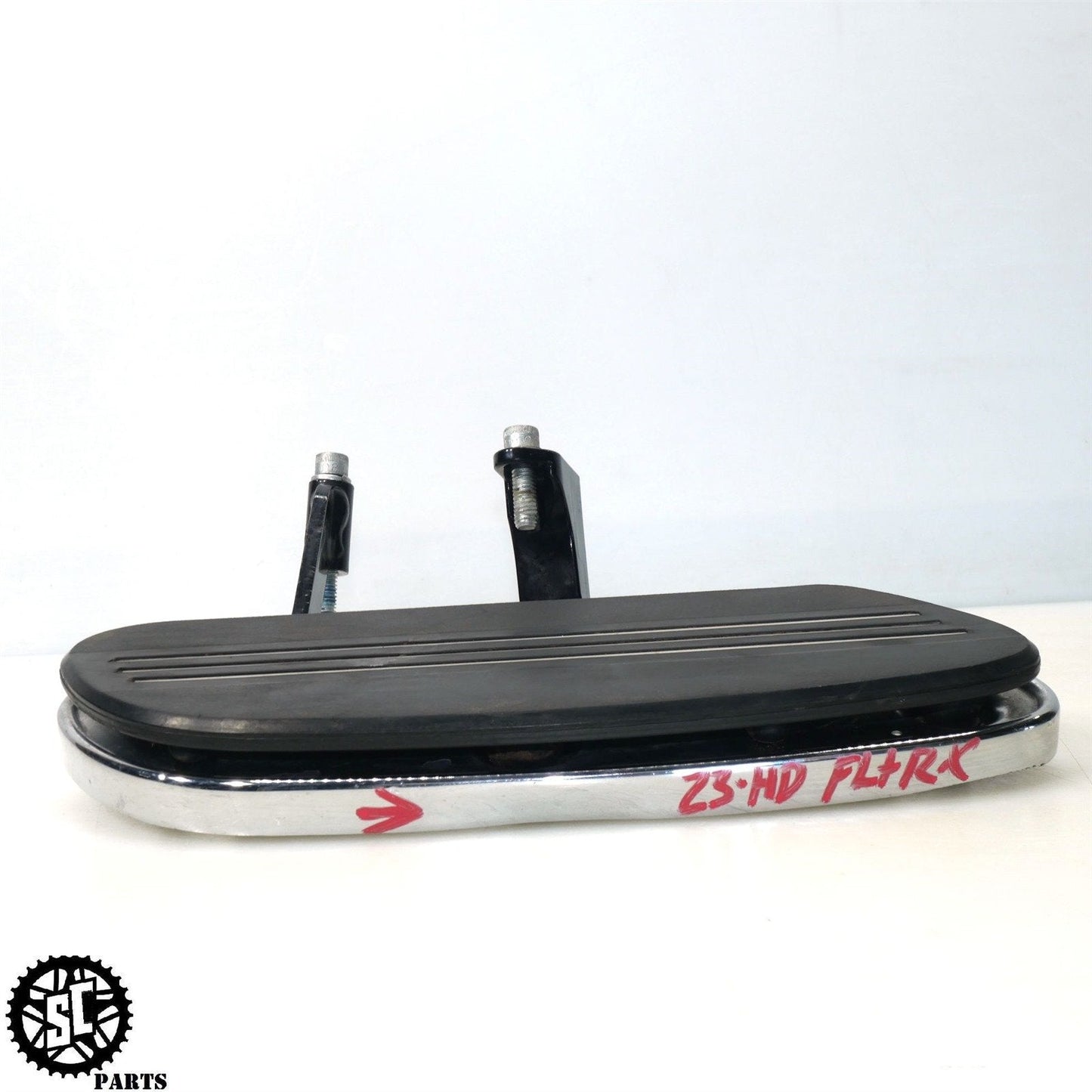 2023 HARLEY DAVIDSON ROAD GLIDE STREAMLINER LEFT FRONT FLOOR BOARD BRACKET HD47