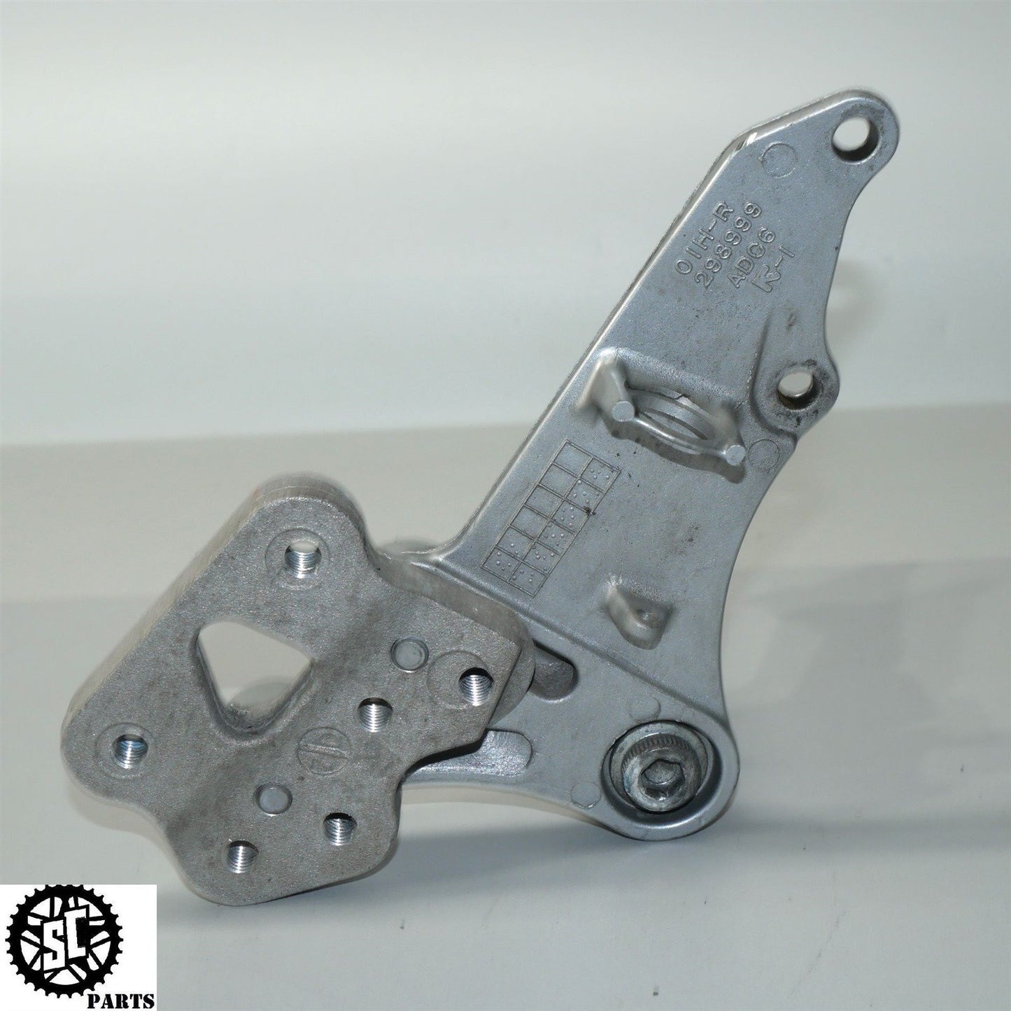 2007 SUZUKI GSXR 750 RIGHT REARSET FRONT FOOT PEG BRACKET S45