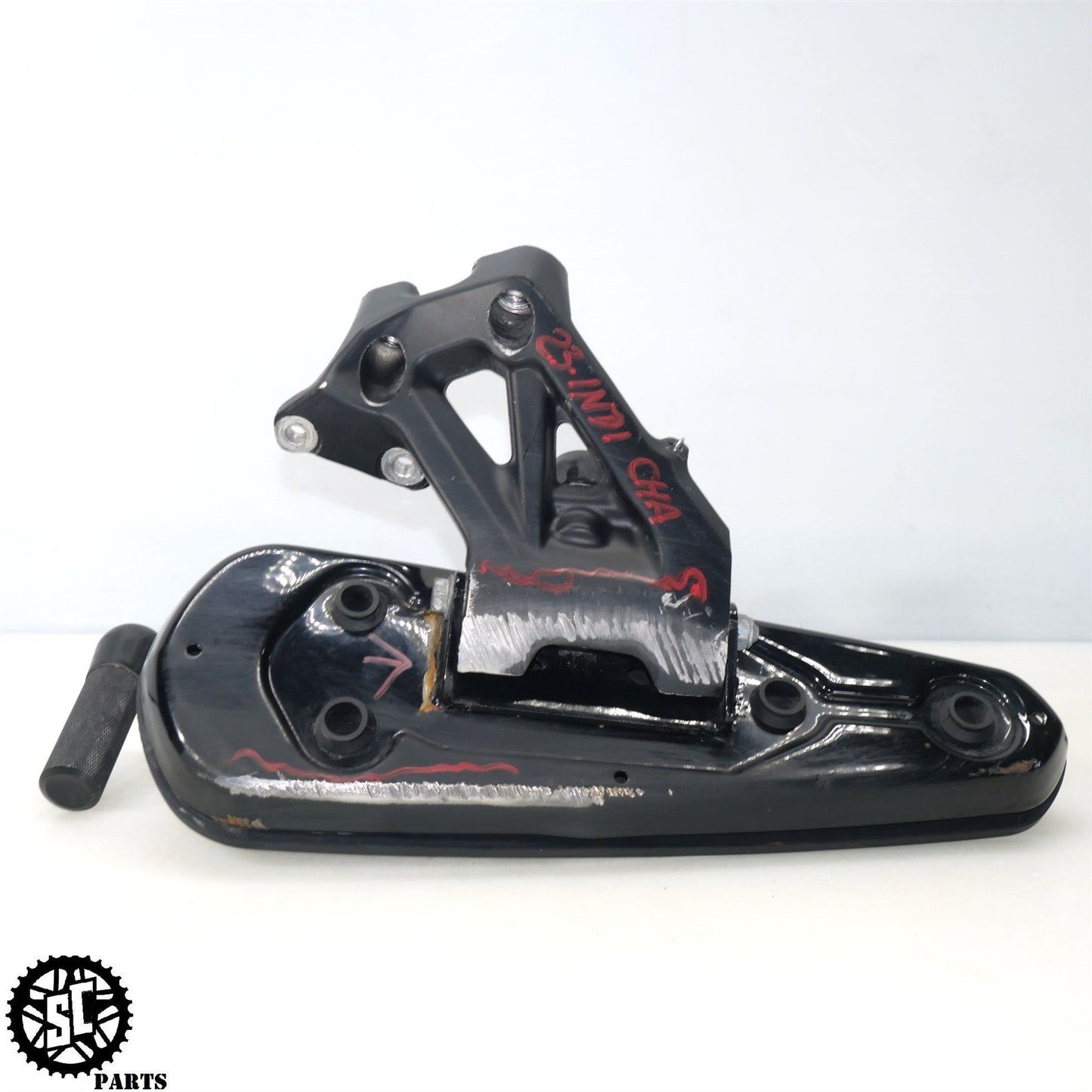 2023 20-24 INDIAN CHALLENGER RIGHT FRONT FLOORBOARD BRACKET 5143227-463 HD54