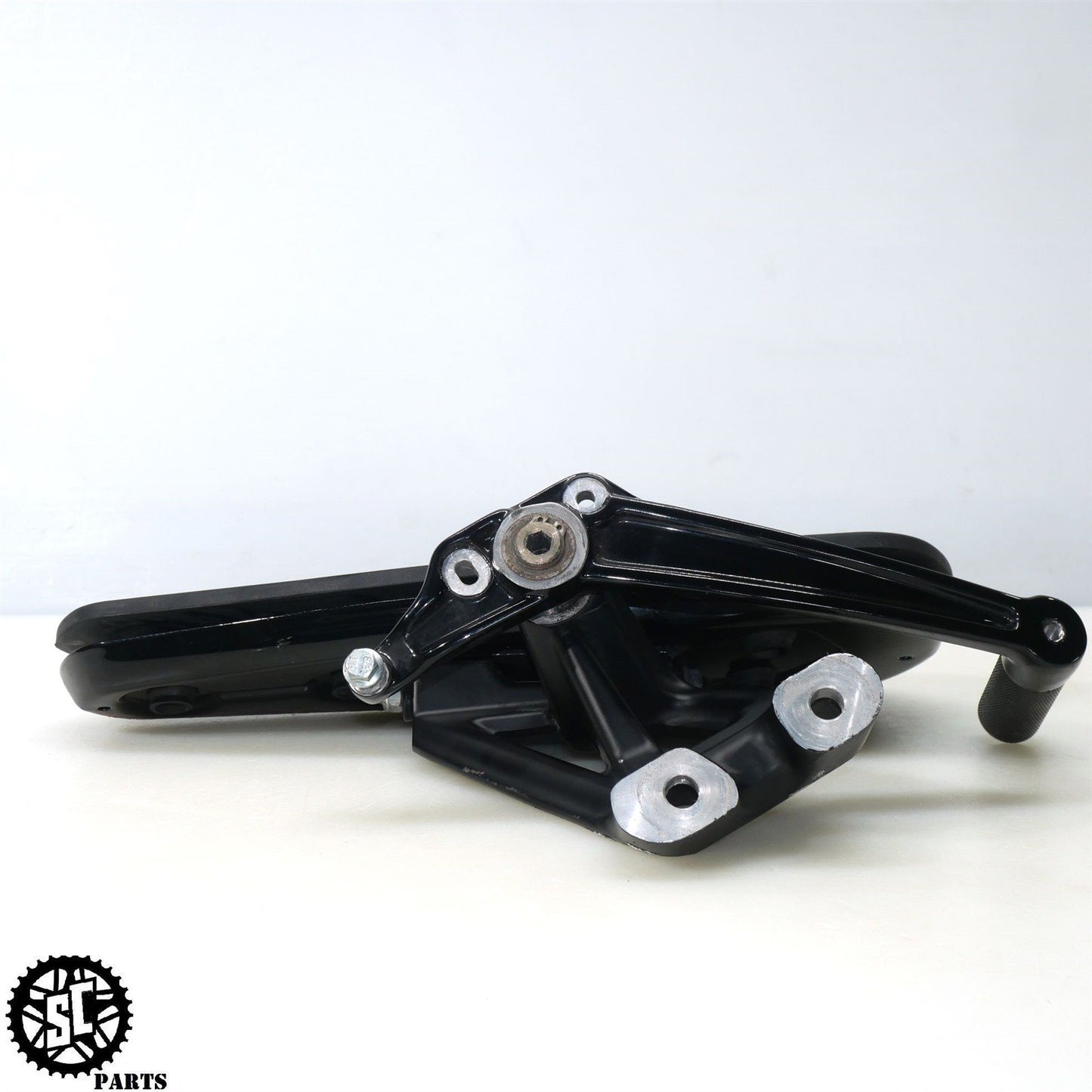 2023 20-24 INDIAN CHALLENGER LEFT FRONT FLOORBOARD BRACKET 5142112-463 HD54