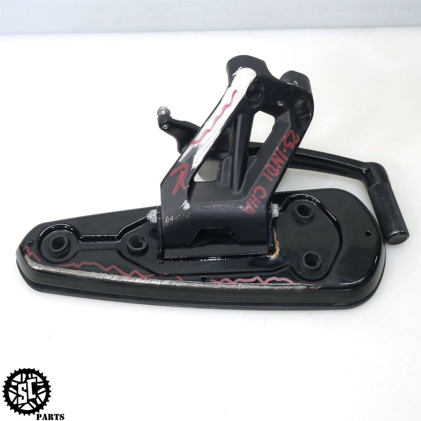 2023 20-24 INDIAN CHALLENGER LEFT FRONT FLOORBOARD BRACKET 5142112-463 HD54