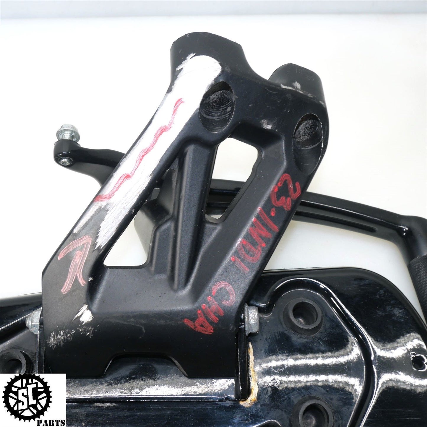 2023 20-24 INDIAN CHALLENGER LEFT FRONT FLOORBOARD BRACKET 5142112-463 HD54
