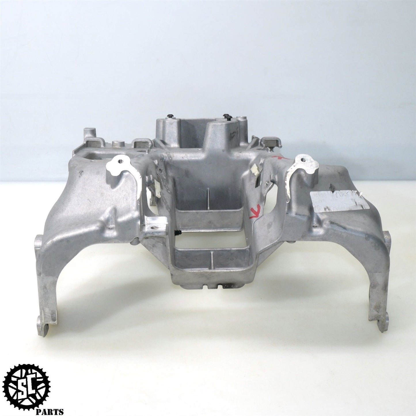 2023 20-24 INDIAN CHALLENGER FRONT UPPER FAIRING STAY BRACKET 5639343 HD54