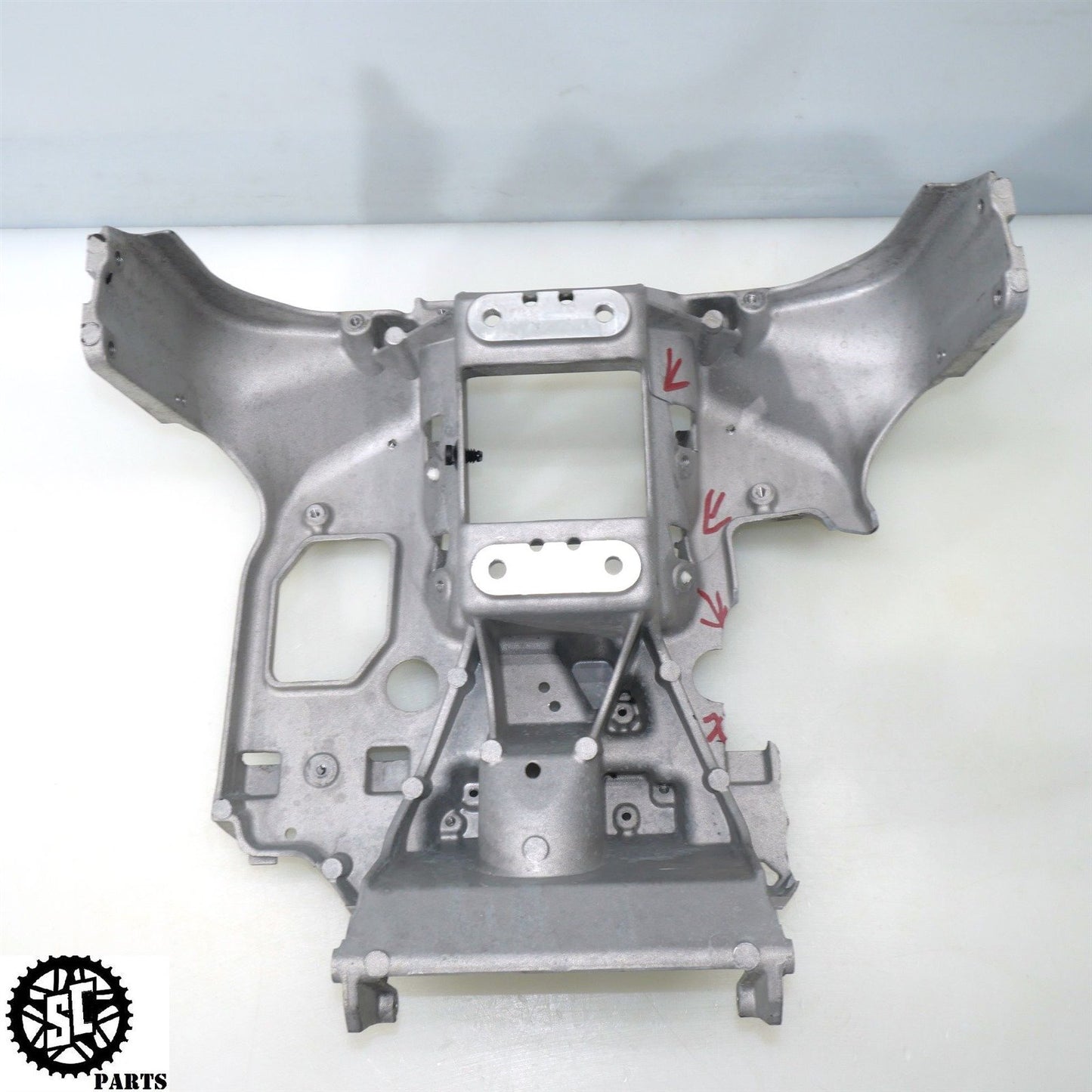 2023 20-24 INDIAN CHALLENGER FRONT UPPER FAIRING STAY BRACKET 5639343 HD54