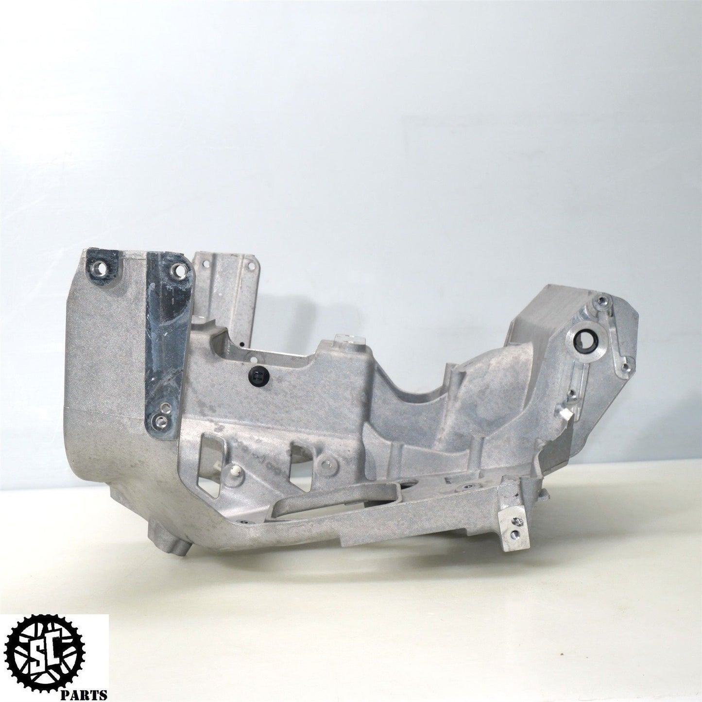 2023 20-24 INDIAN CHALLENGER FRONT UPPER FAIRING STAY BRACKET 5639343 HD54